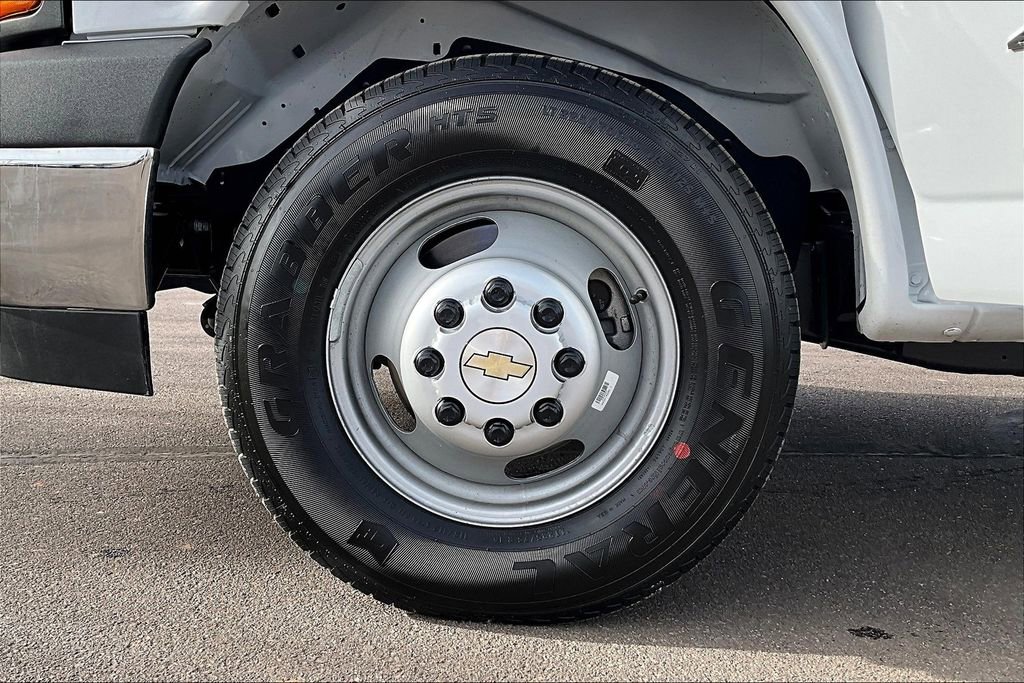 New 2024 Chevrolet Express 4500 Extended w/ Power Convenience Package image 11