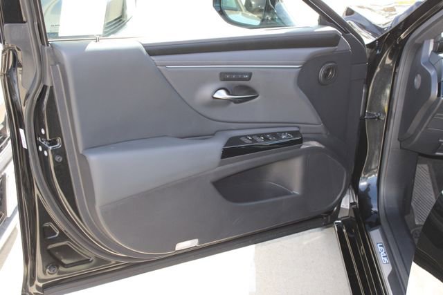 Certified 2025 Lexus ES 300h w/ Premium Package FWD image 11