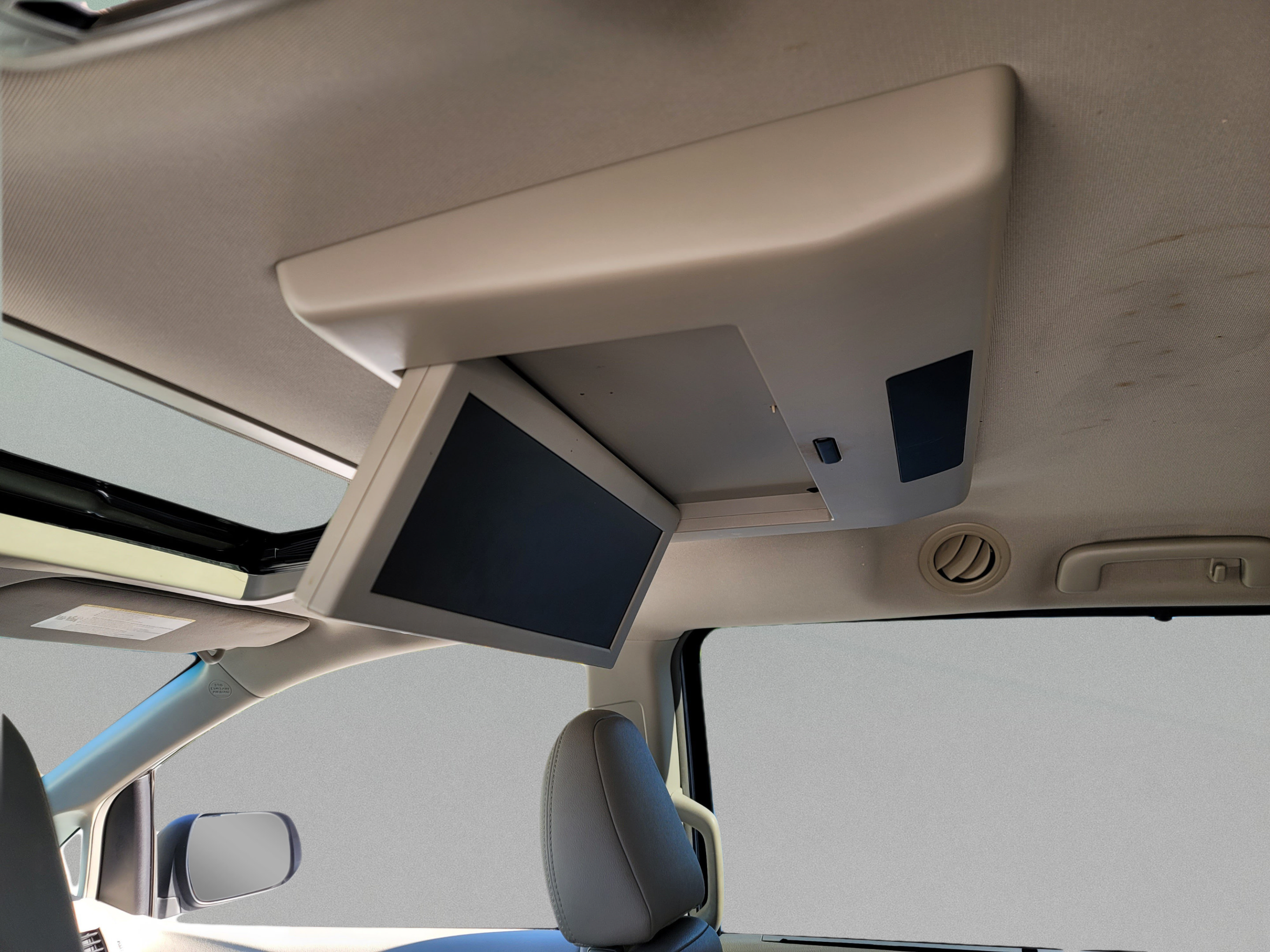 Used 2017 Toyota Sienna XLE FWD image 18