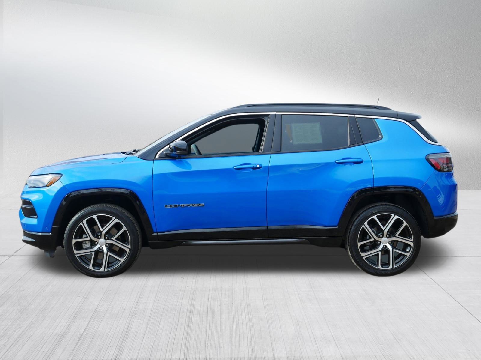 Used 2024 Jeep Compass Limited w/ Elite Group image 4