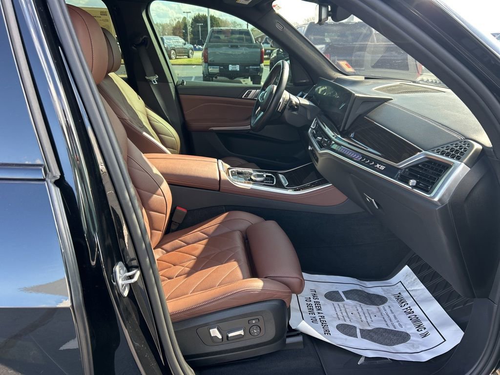 Used 2024 BMW X5 sDrive40i w/ M Sport Package image 24