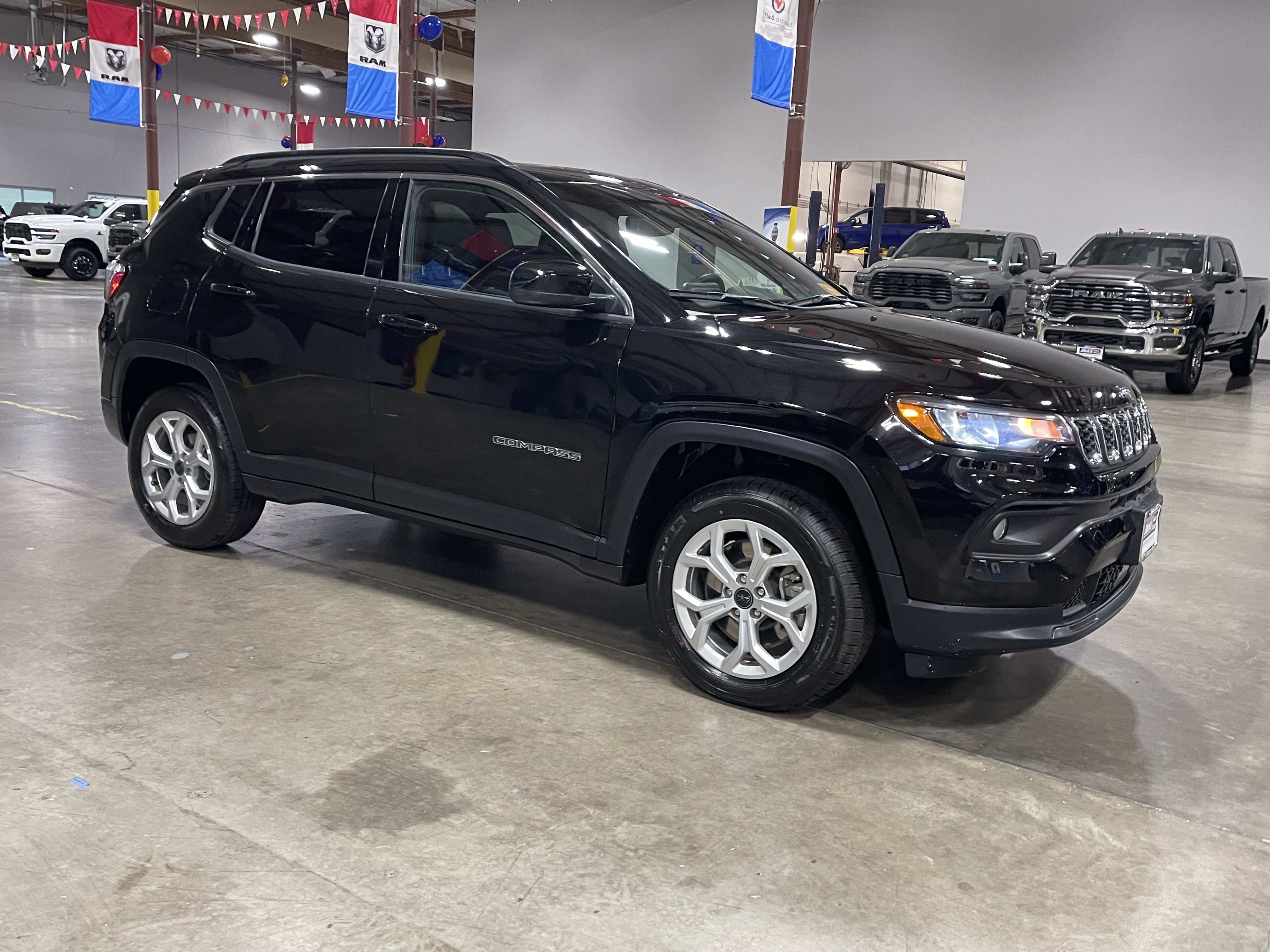 Certified 2025 Jeep Compass Latitude w/ Sun & Sound Group AWD/4WD image 7