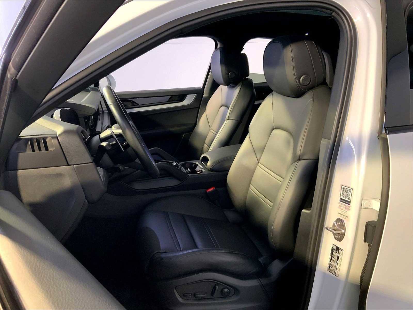 Certified 2024 Porsche Cayenne Coupe image 5