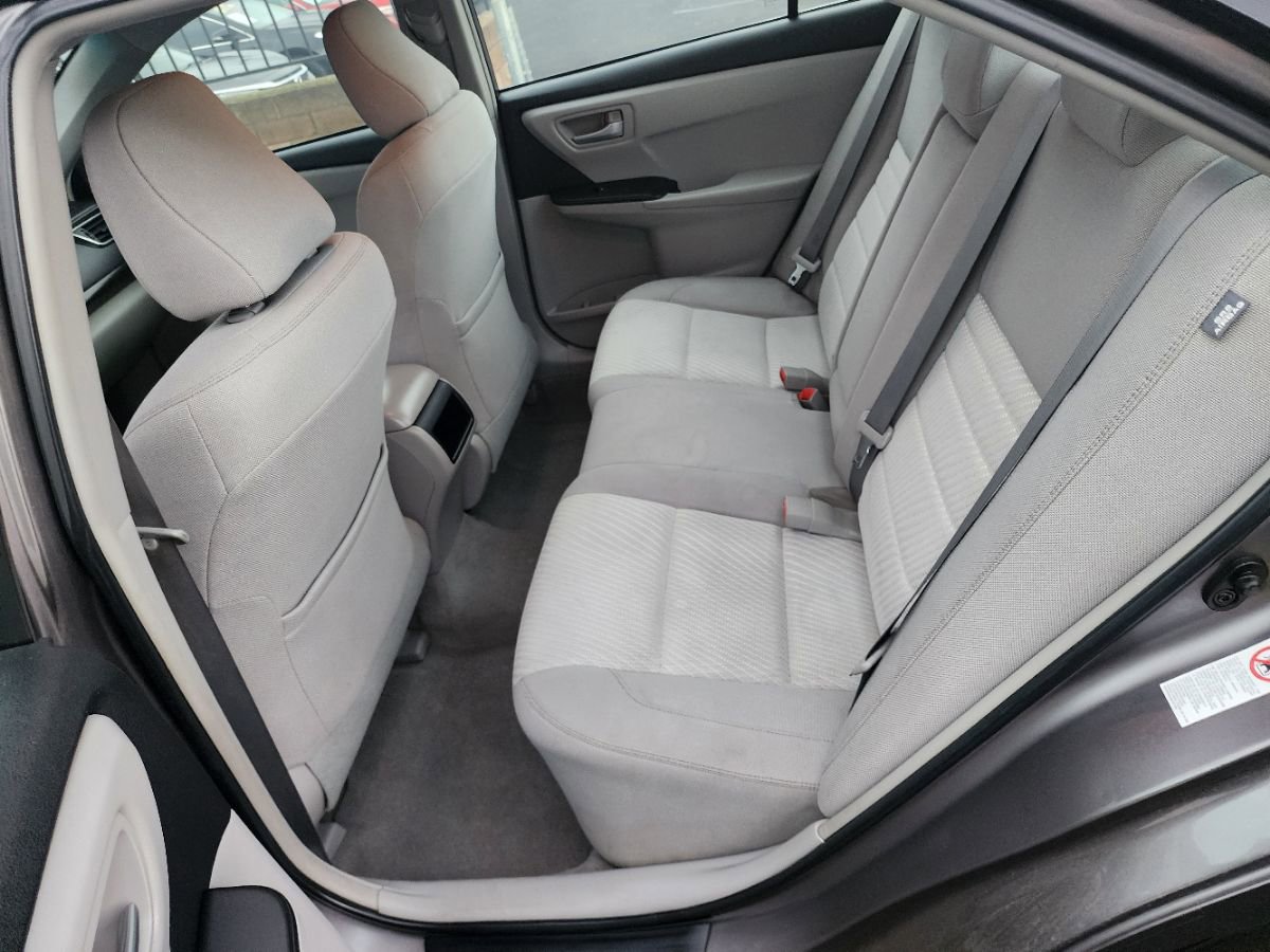 Used 2015 Toyota Camry LE image 9