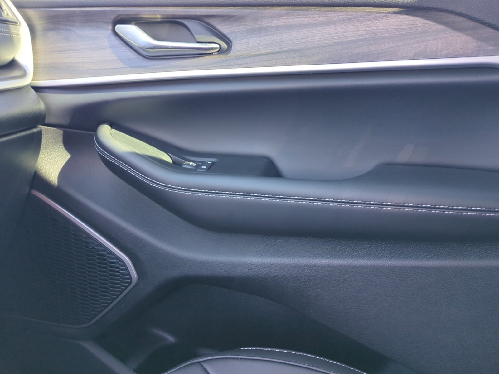 New 2026 Jeep Grand Cherokee Limited AWD/4WD image 16