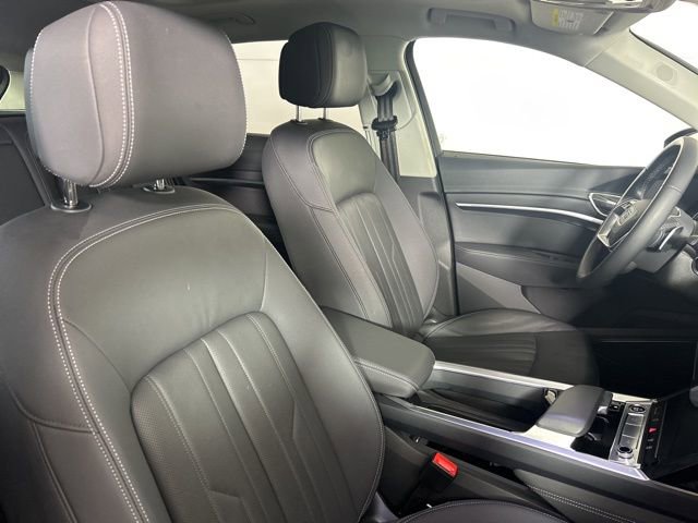 Used 2024 Audi Q8 e-tron Premium Plus w/ Premium Plus Package image 11