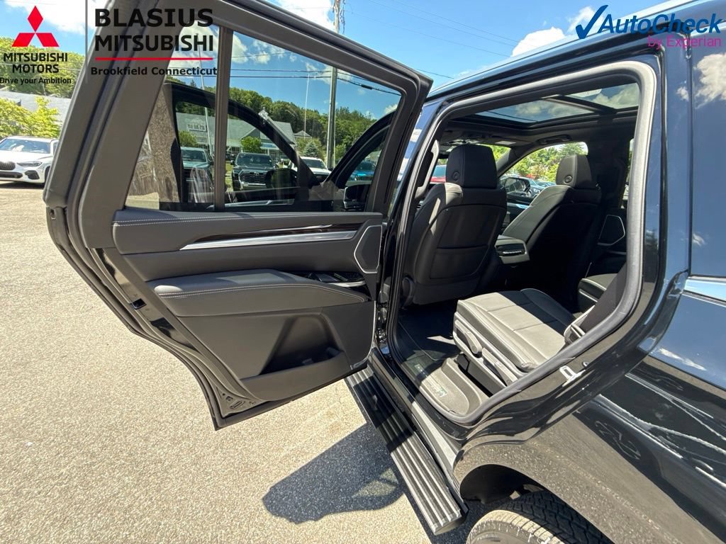 Used 2026 Cadillac Escalade Luxury AWD/4WD image 45