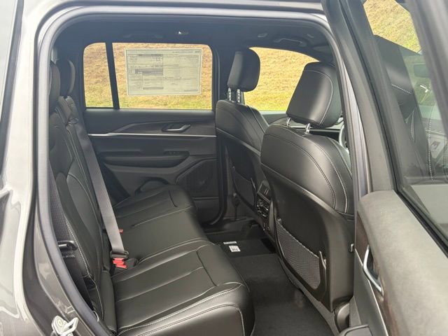 New 2025 Jeep Grand Cherokee Limited image 32