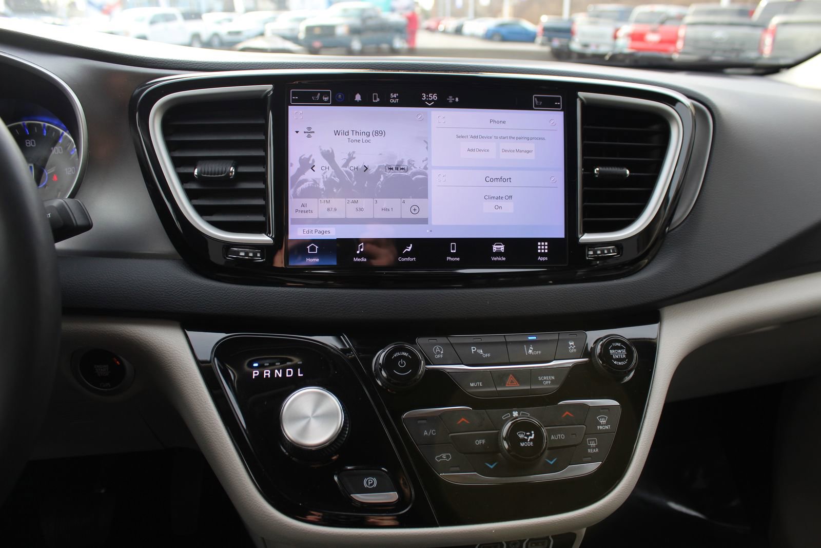 Used 2023 Chrysler Pacifica Touring-L image 18