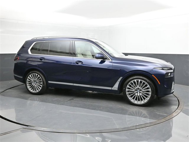 New 2025 BMW X7 xDrive40i w/ Executive Package image 17
