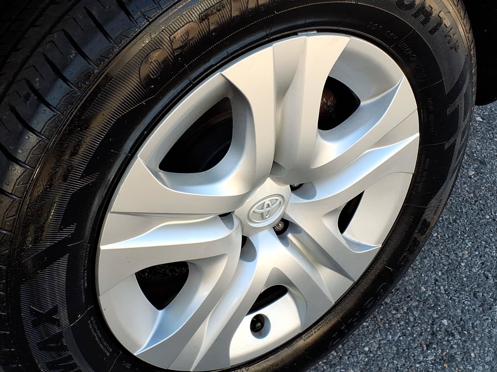 Used 2013 Toyota RAV4 LE AWD/4WD image 10