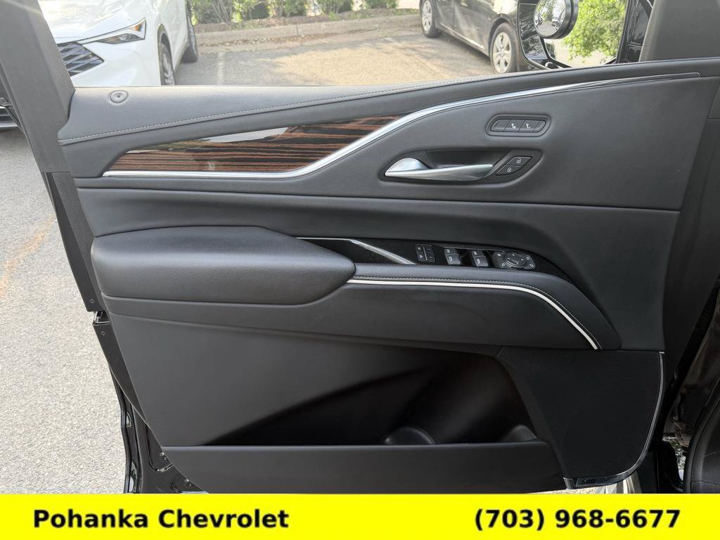 Used 2023 Cadillac Escalade ESV Luxury AWD/4WD image 18