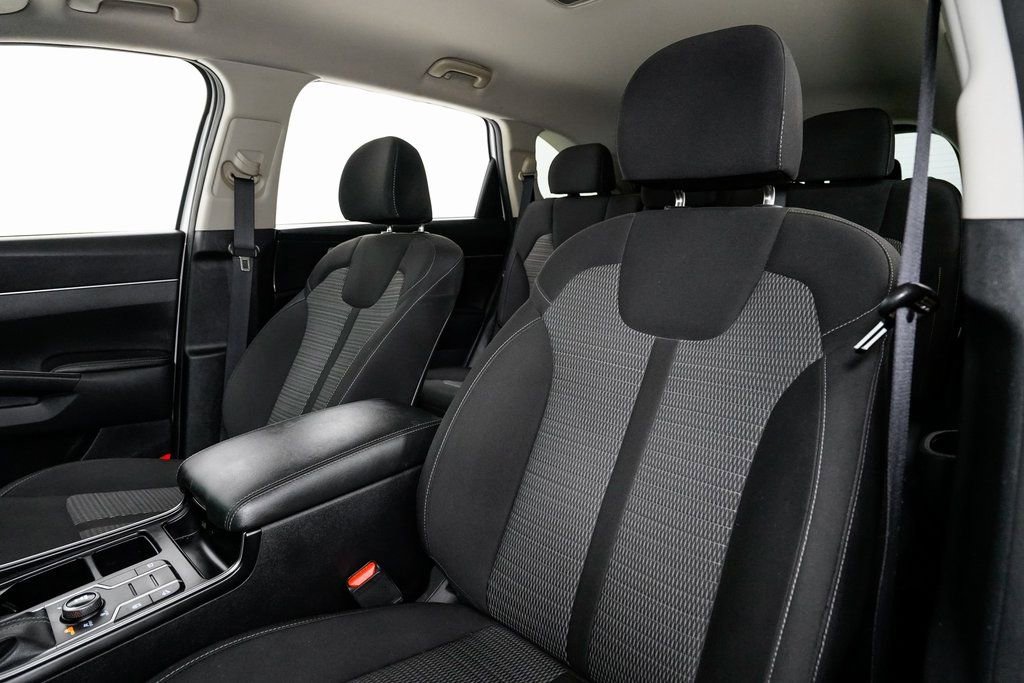 Used 2023 Kia Sorento LX image 8