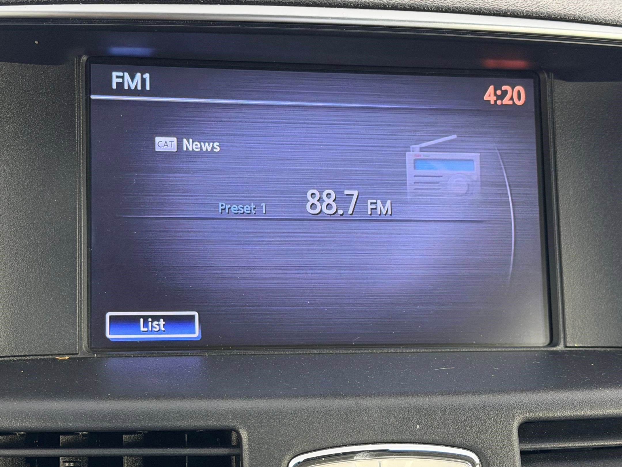 Used 2011 INFINITI M56 w/ Deluxe Touring Pkg image 24