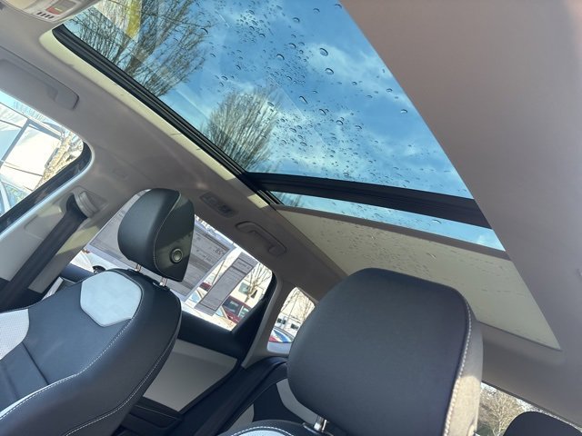 New 2025 Volkswagen Taos SEL image 21