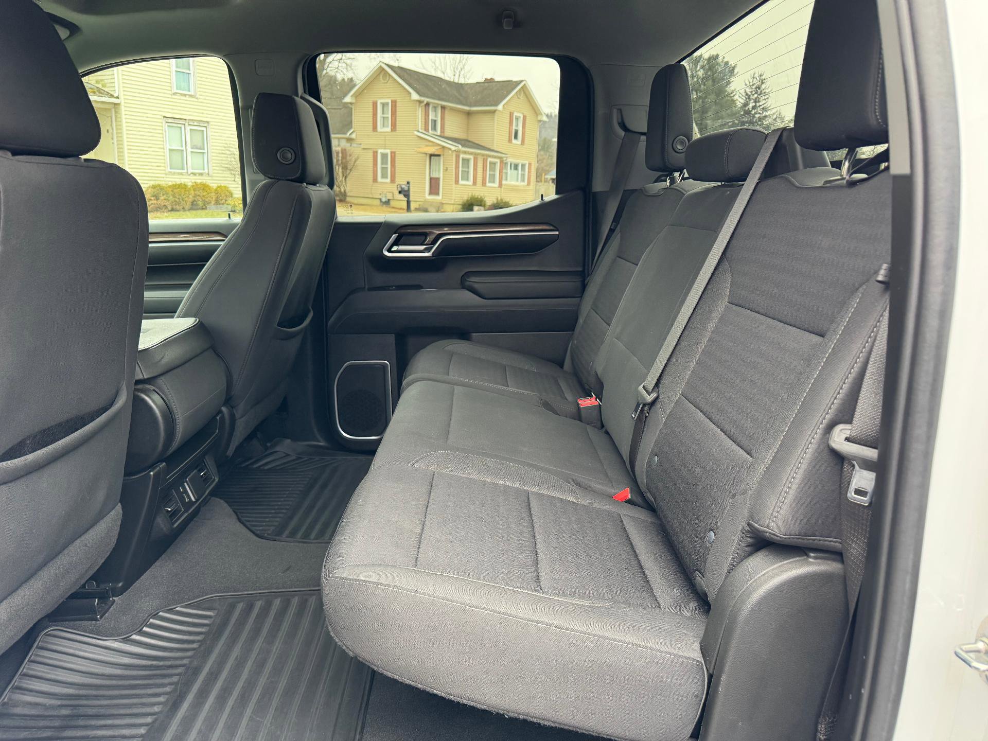 Used 2022 Chevrolet Silverado 1500 LT image 38