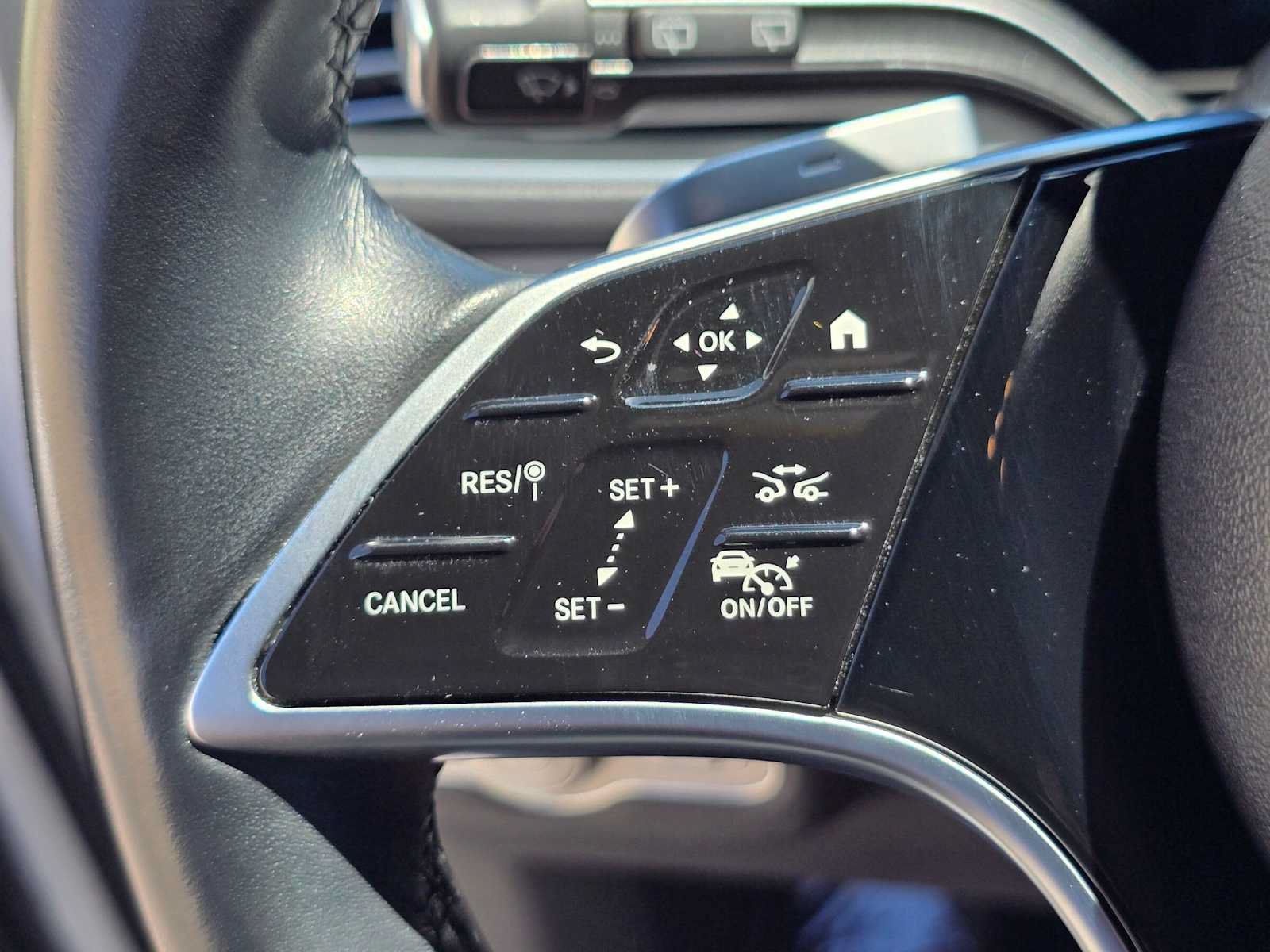 Used 2025 Mercedes-Benz GLE 350 4MATIC image 35