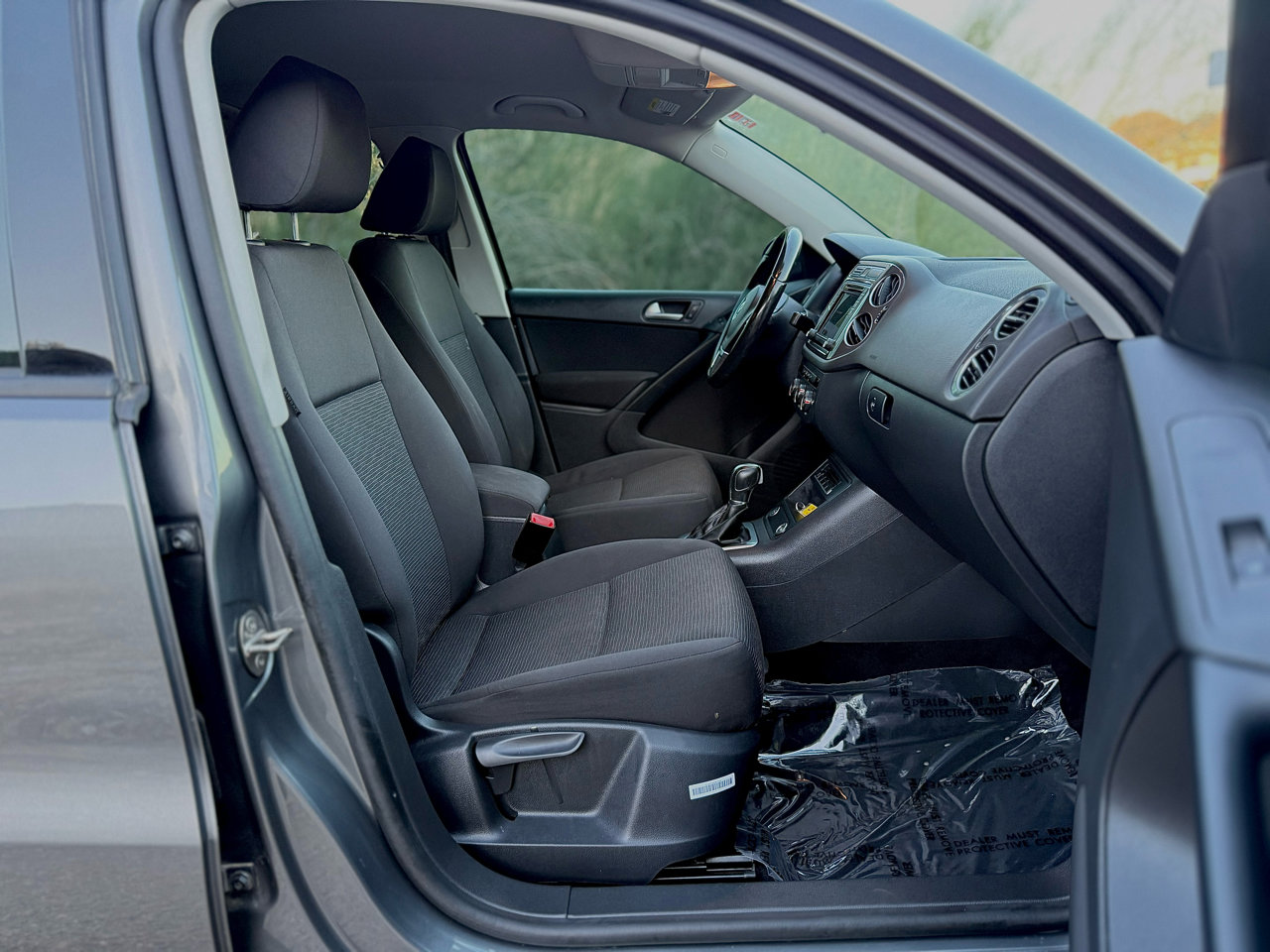 Used 2017 Volkswagen Tiguan Limited w/ Premium Package image 21