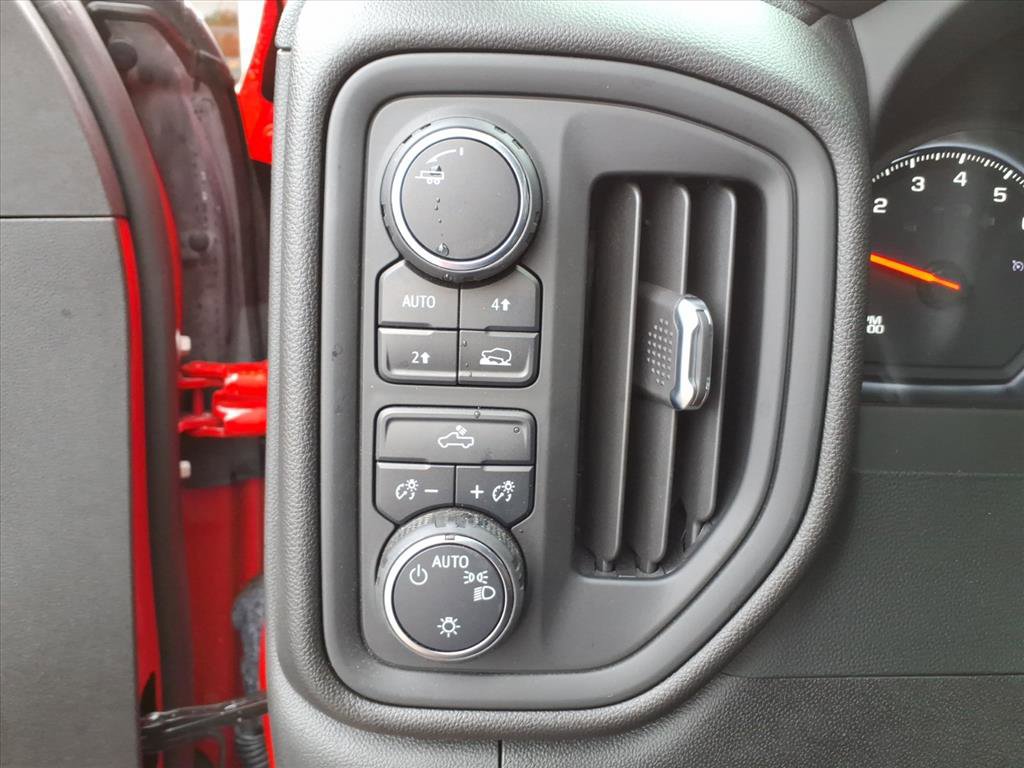 Used 2024 Chevrolet Silverado 1500 Custom w/ Turbomax Blackout Package image 9