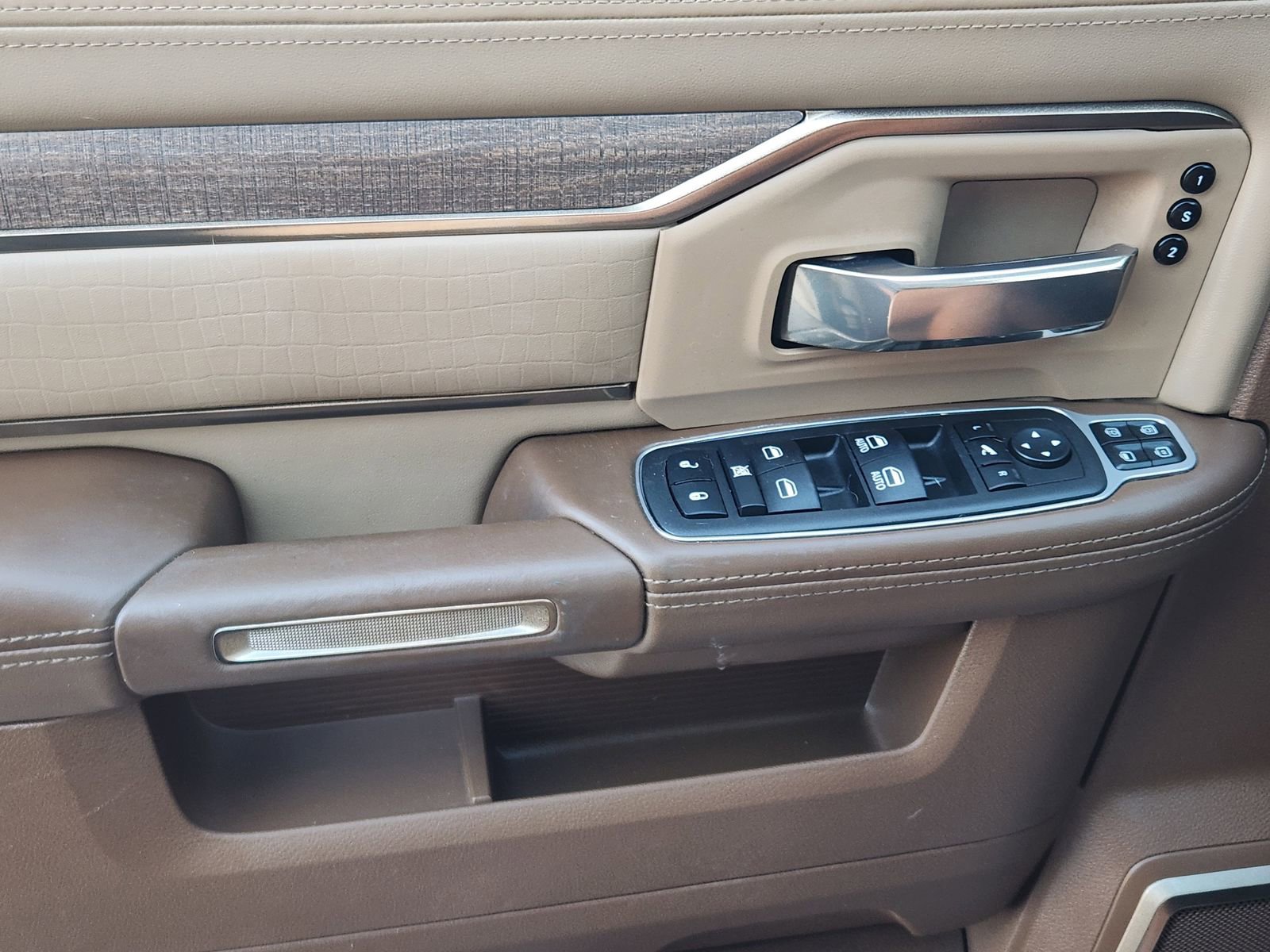 Used 2024 RAM 2500 Limited w/ Towing Technology Group image 27