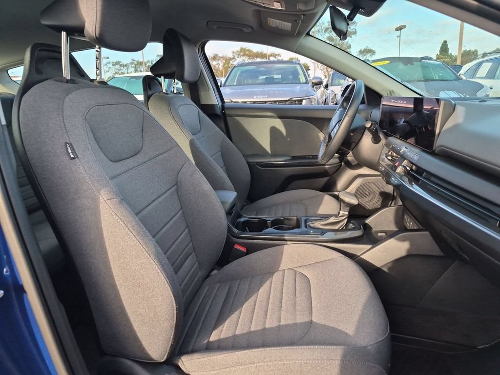 Certified 2025 Kia K4 GT-Line Turbo FWD image 28