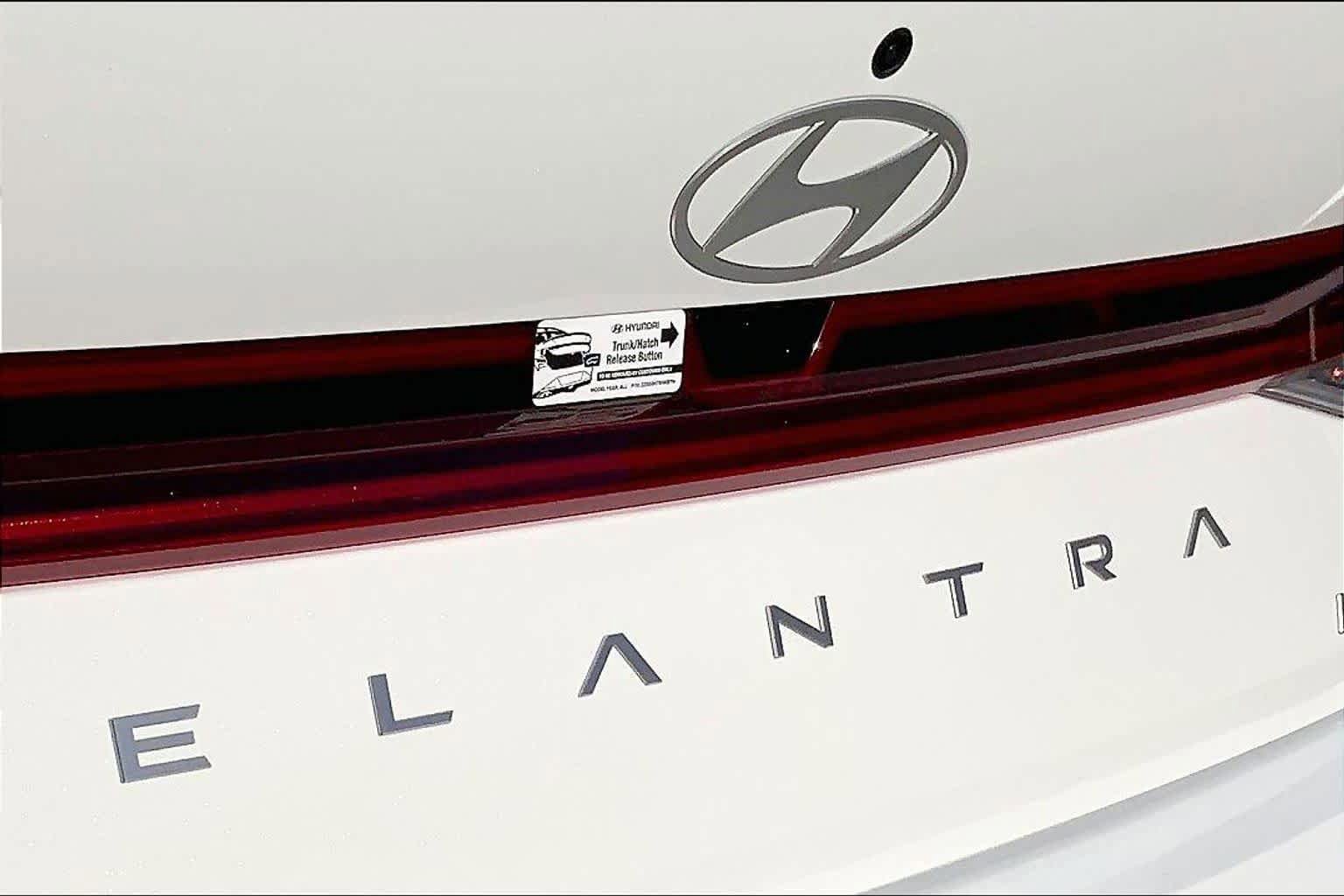 New 2026 Hyundai Elantra Limited FWD image 15