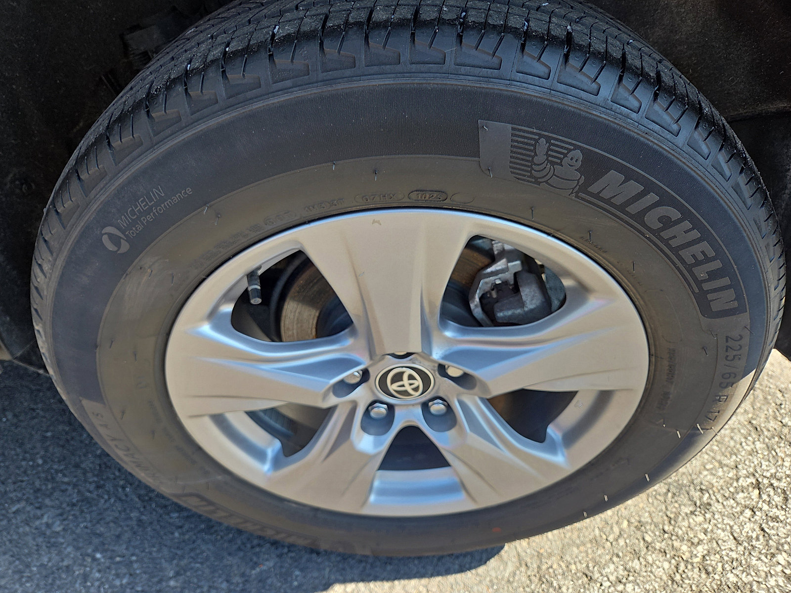 Used 2025 Toyota RAV4 XLE w/ Convenience Package image 11