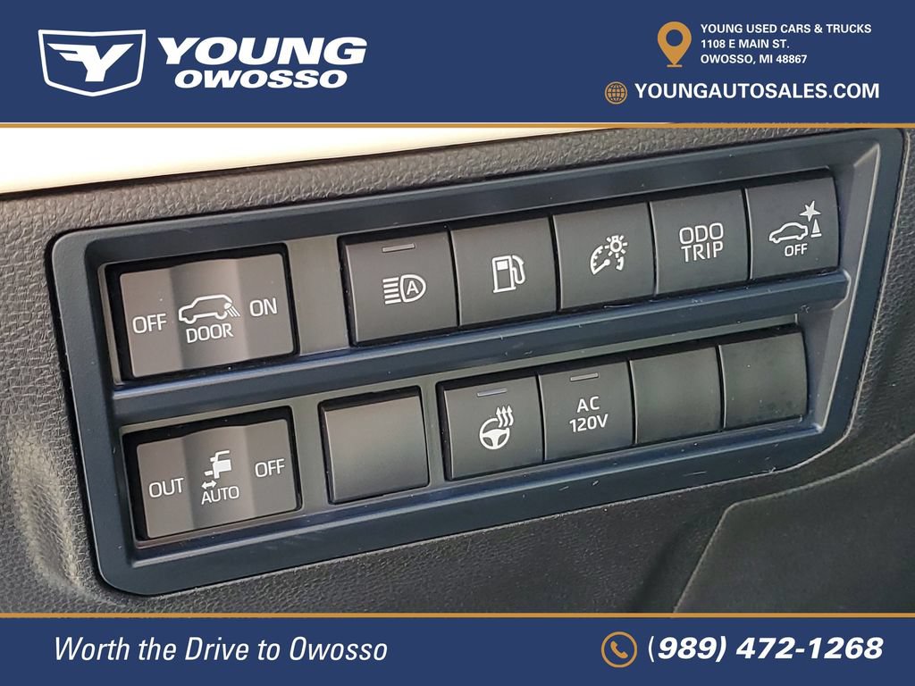 Used 2025 Toyota Sequoia Capstone AWD/4WD image 10