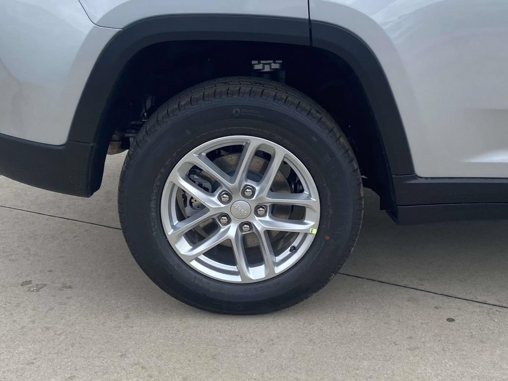 New 2026 Jeep Grand Cherokee Laredo RWD image 8