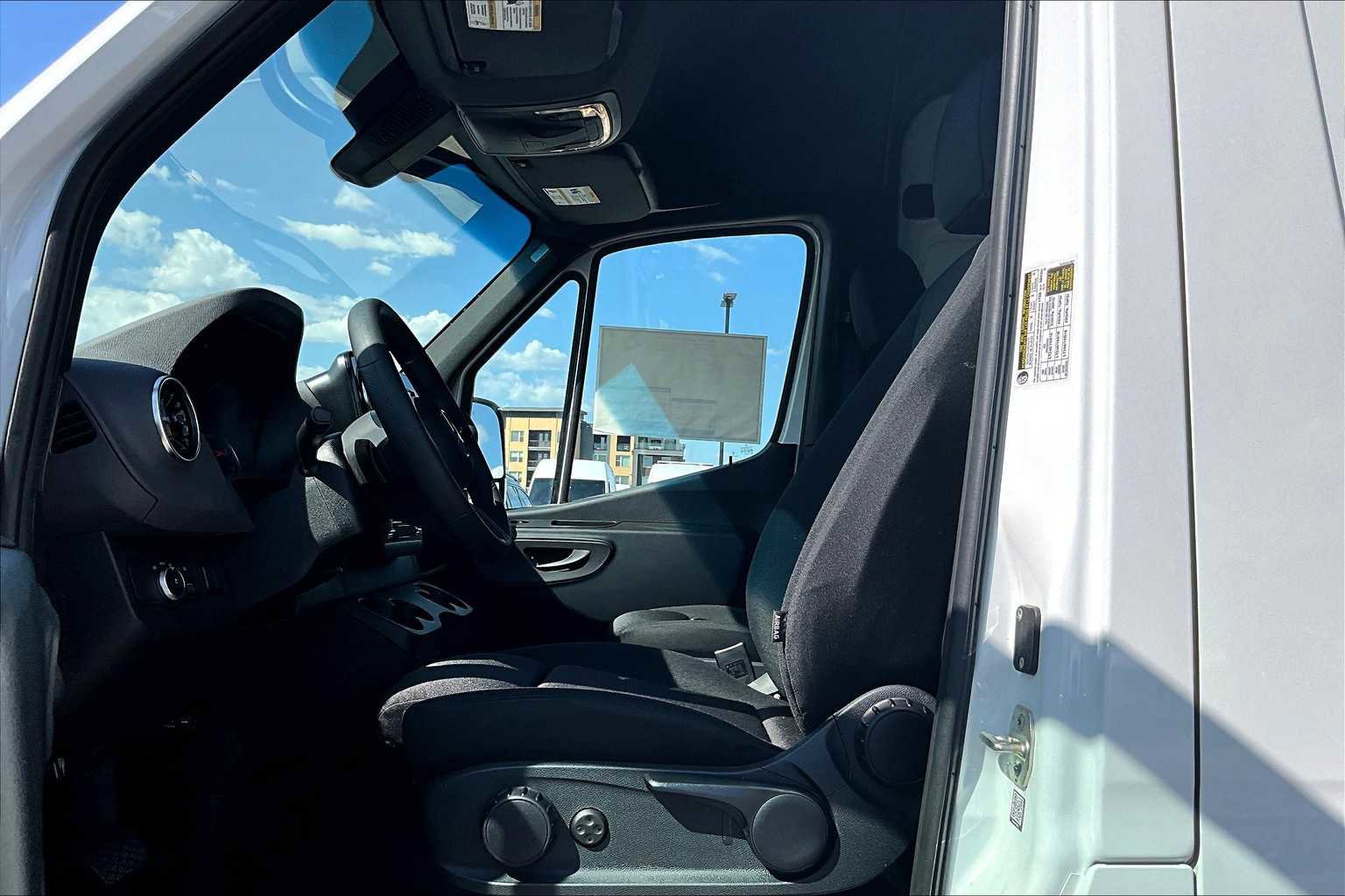 New 2025 Mercedes-Benz Sprinter 2500 image 9