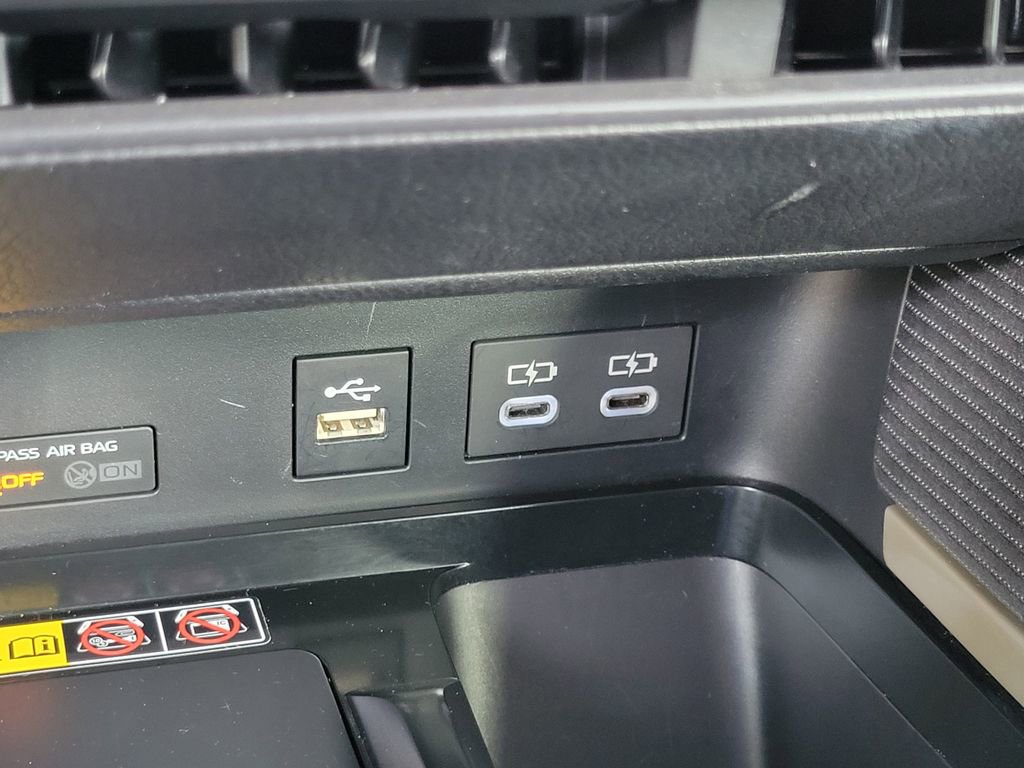 Used 2025 Toyota Camry SE image 13