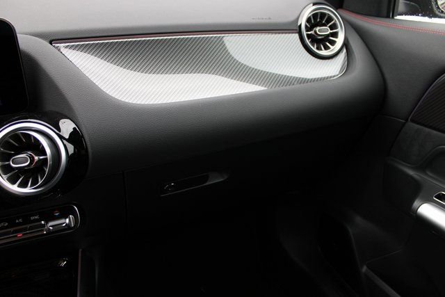 Used 2025 Mercedes-Benz GLA 250 4MATIC image 33