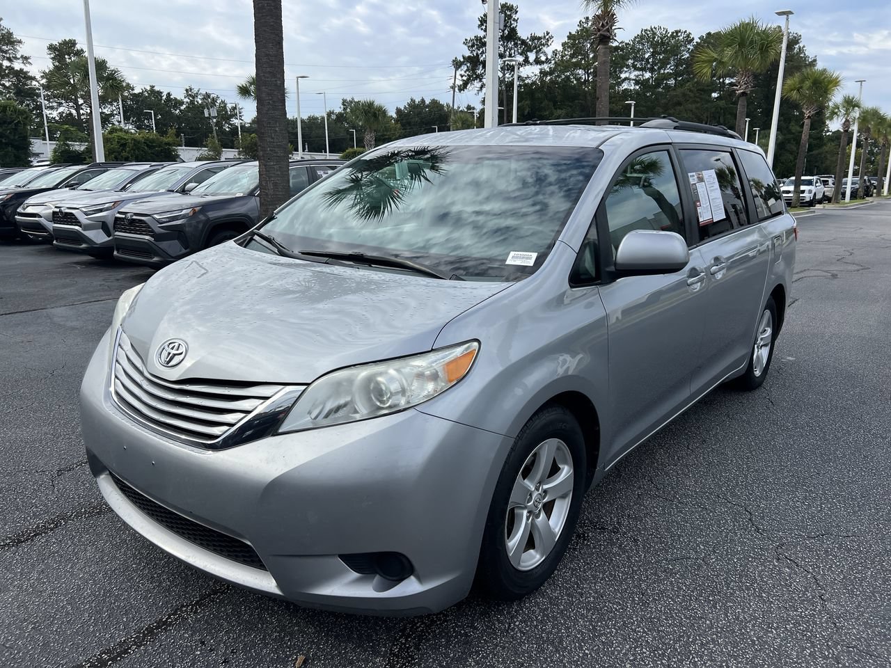Used 2015 Toyota Sienna LE FWD image 5