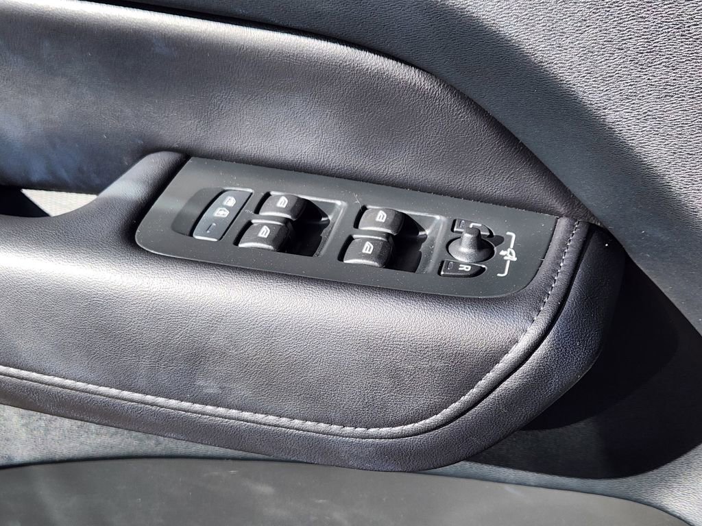 Used 2023 Volvo XC60 T8 Plus image 5