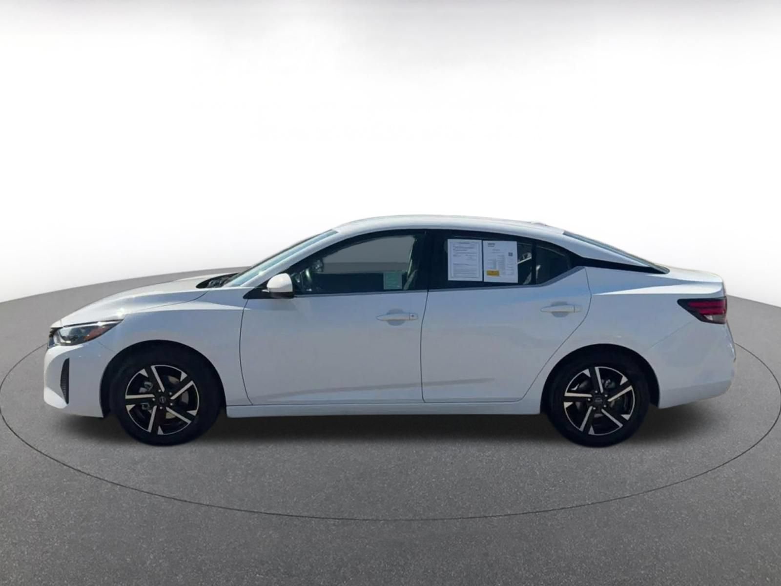 Used 2025 Nissan Sentra SV FWD image 9