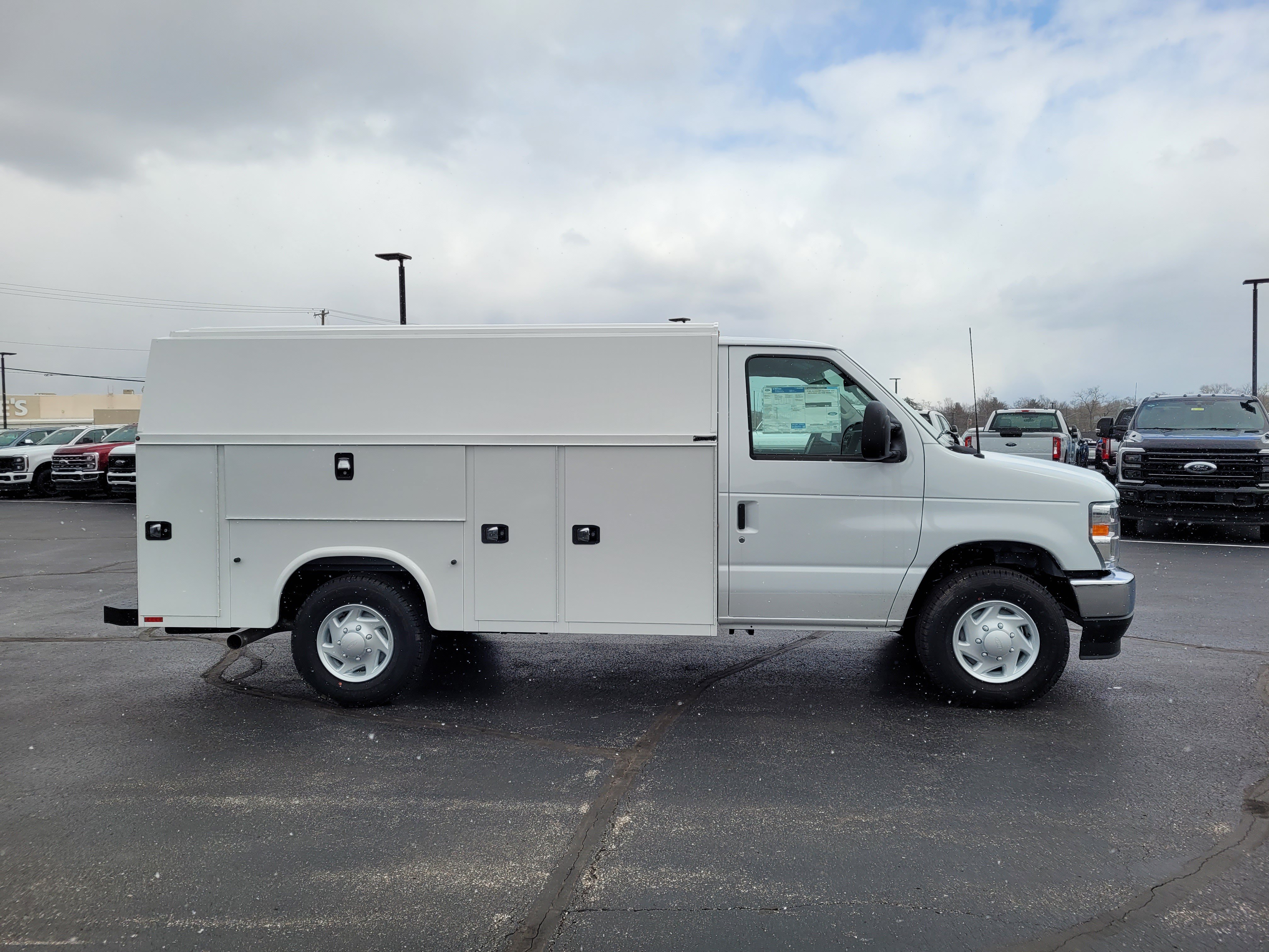New 2026 Ford E-350 and Econoline 350 Super Duty w/ Power Equipment Group RWD image 7