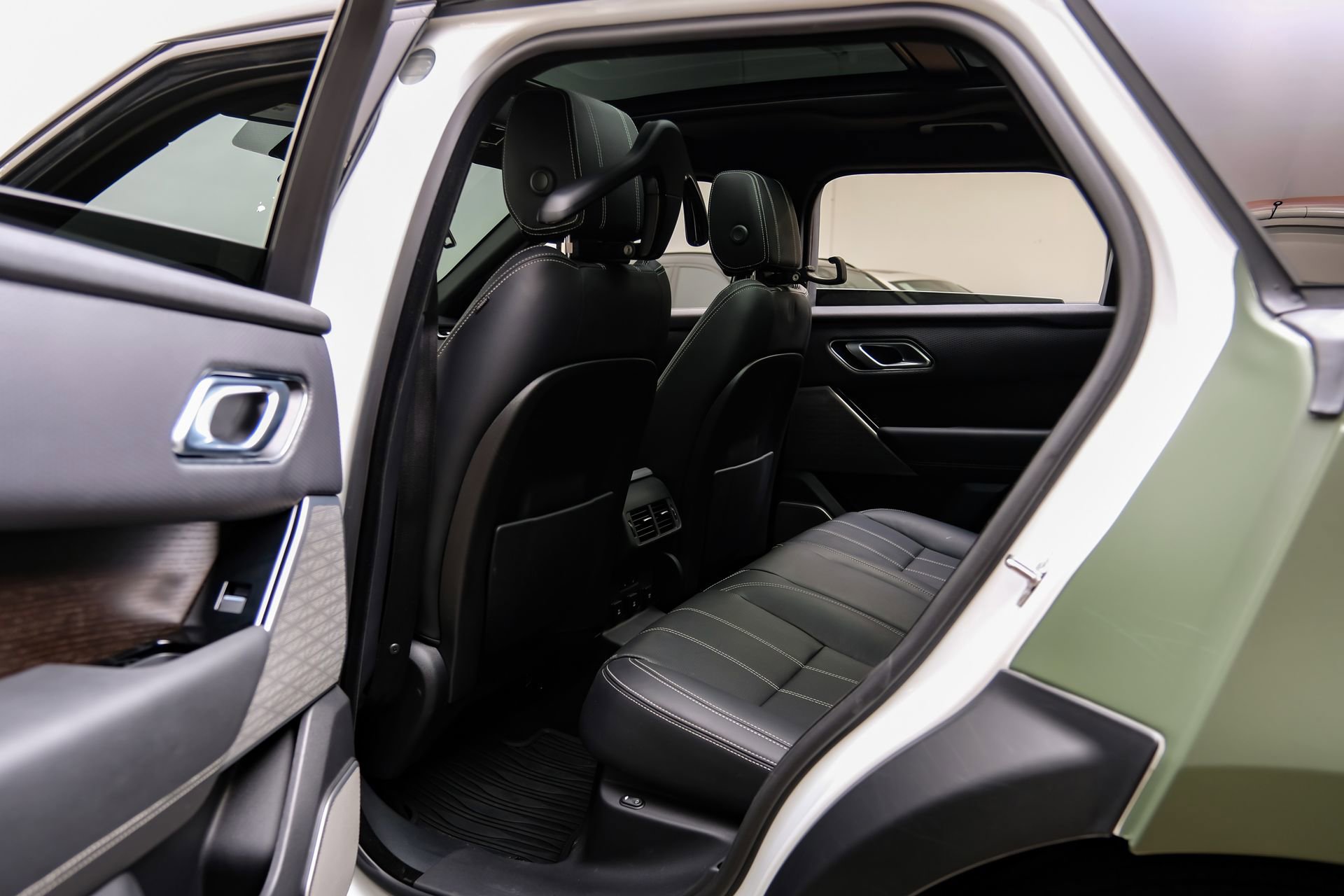 Used 2021 Land Rover Range Rover Velar R-Dynamic S AWD/4WD image 45