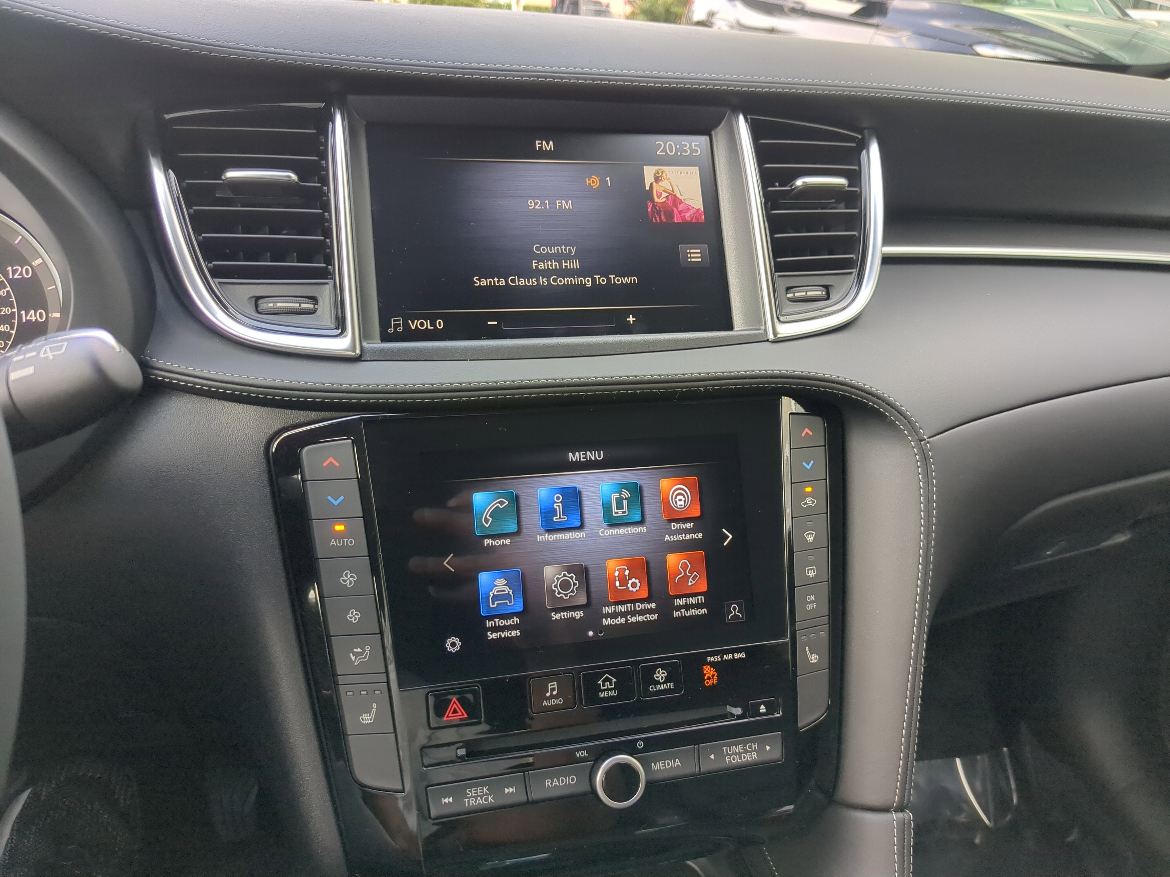 New 2025 INFINITI QX50 Luxe image 21