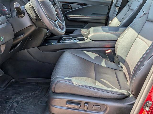 Certified 2025 Honda Passport Black Edition image 18
