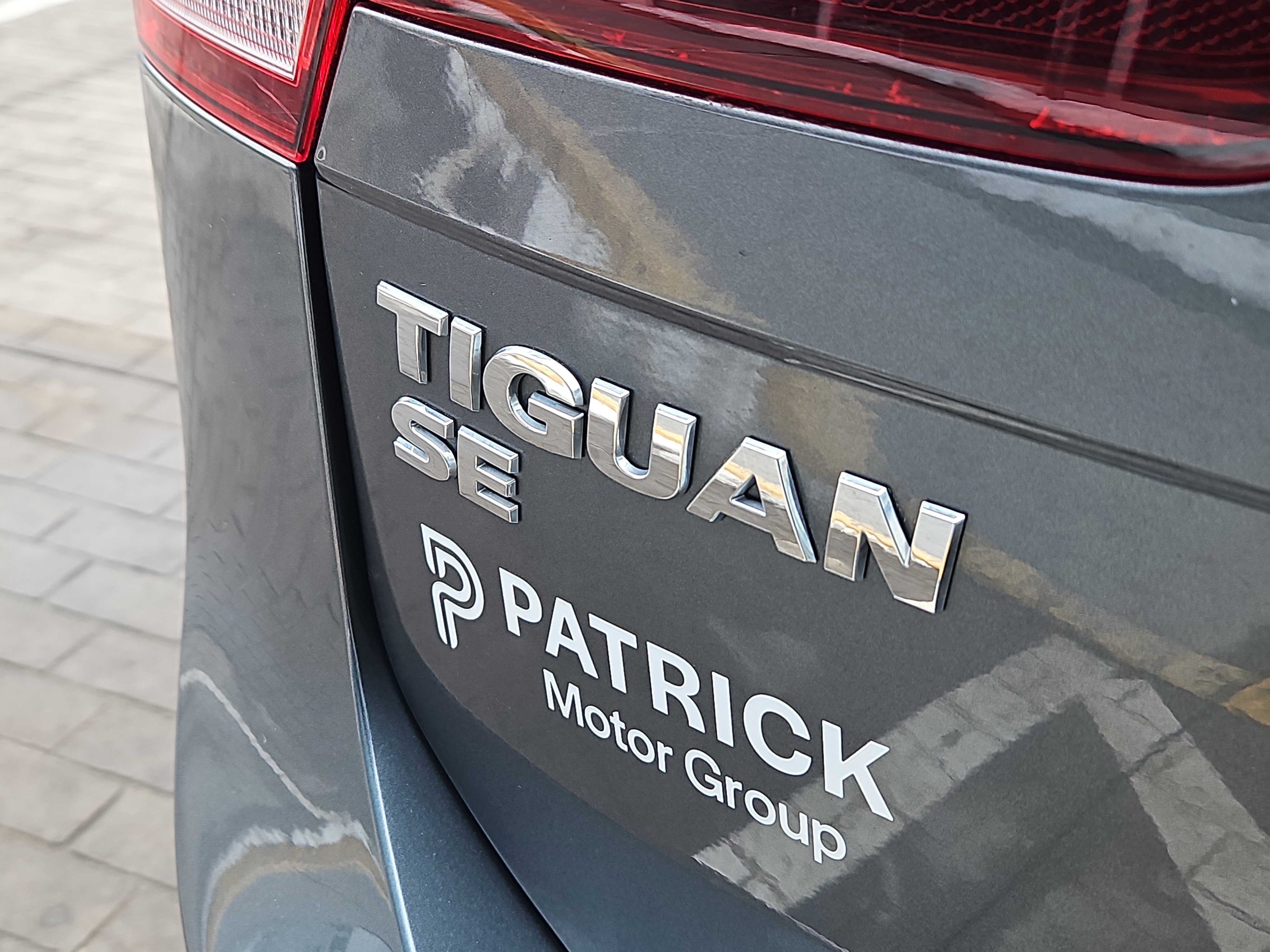 Used 2021 Volkswagen Tiguan SE w/ Panoramic Sunroof Package image 5