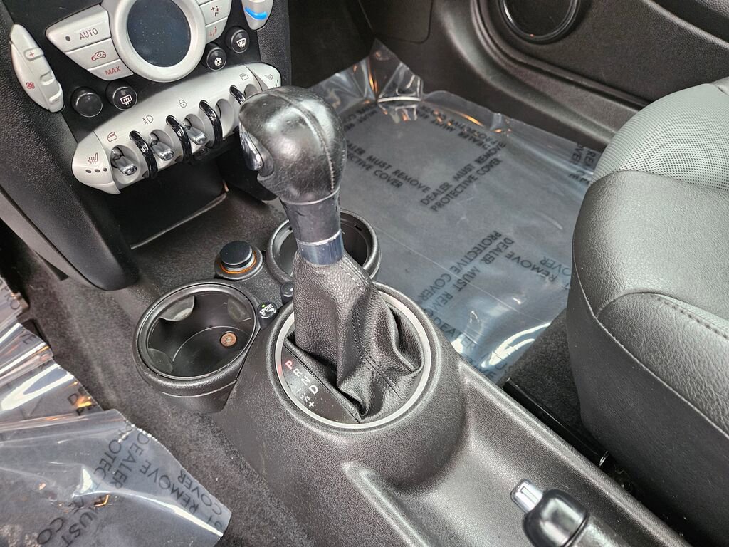 Used 2010 MINI Cooper Hardtop image 5