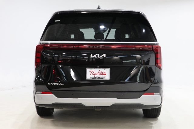 Used 2025 Kia Carnival FWD image 7