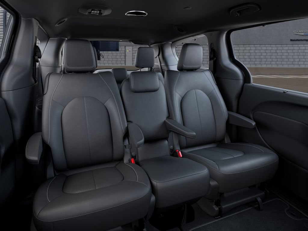 New 2025 Chrysler Pacifica Select w/ Uconnect Theater Family Group FWD image 16