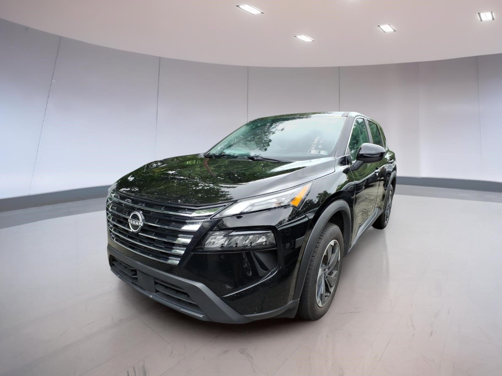 Used 2025 Nissan Rogue SV AWD/4WD image 2