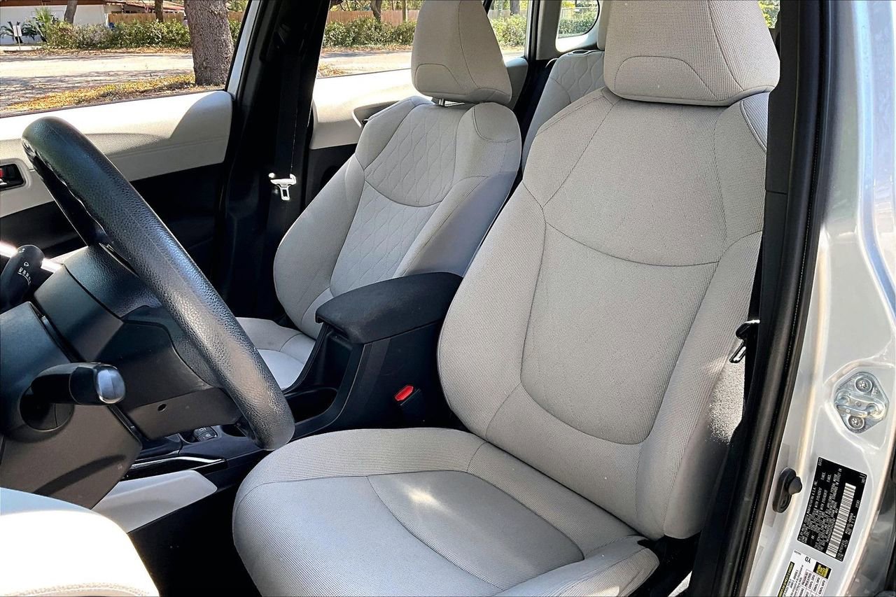 Used 2023 Toyota Corolla Cross L image 18