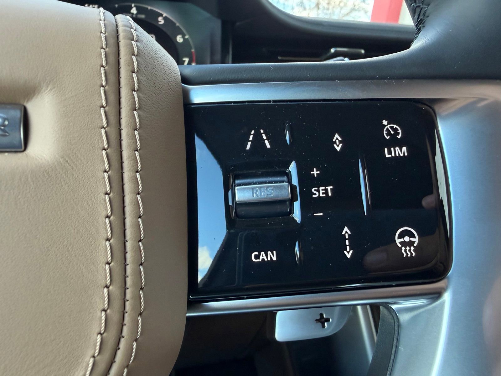 New 2026 Land Rover Range Rover SE image 12