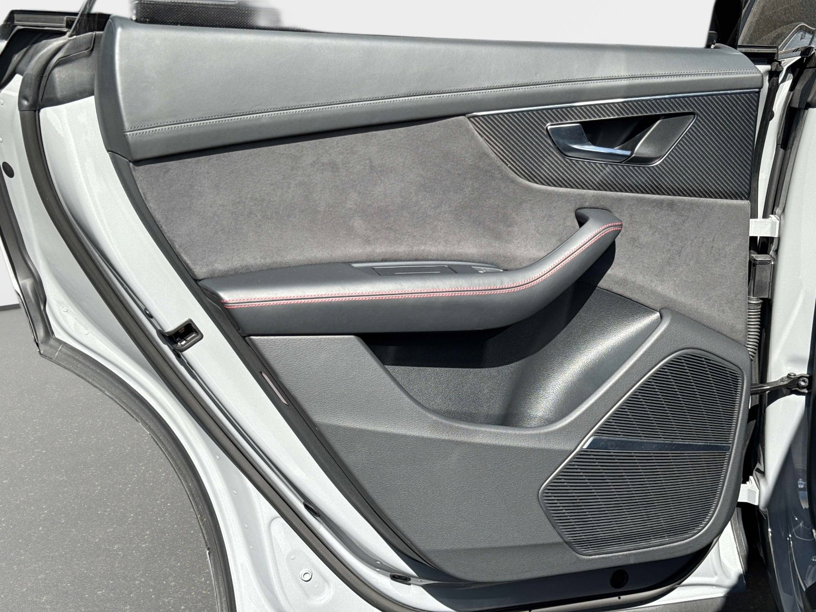 Used 2024 Audi RS Q8 image 31