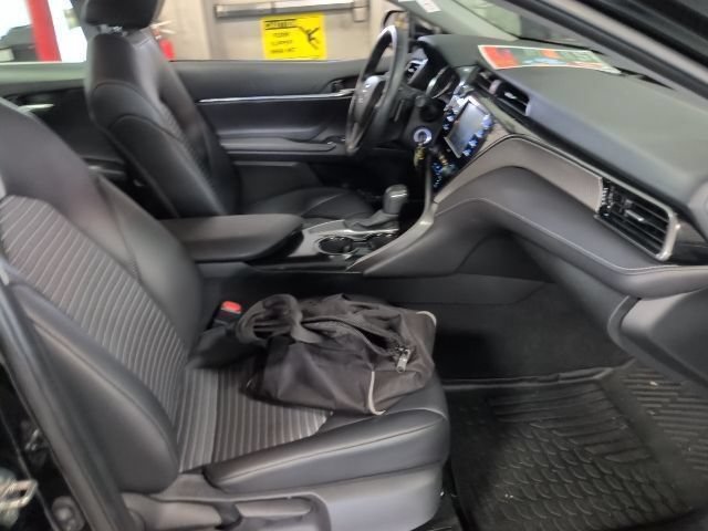 Used 2020 Toyota Camry SE FWD image 2