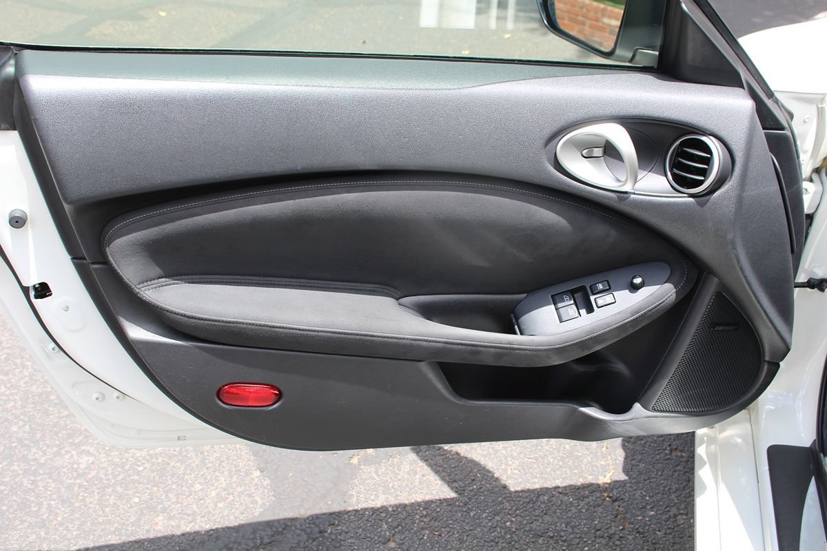 Used 2019 Nissan 370Z Touring Sport RWD image 10
