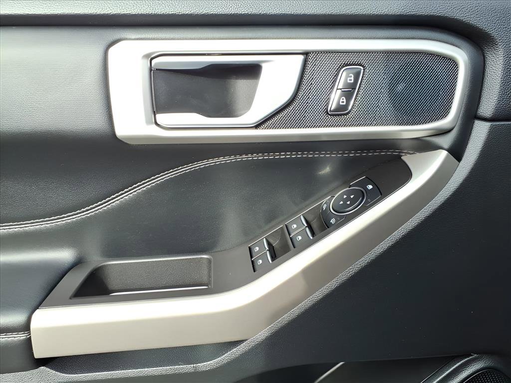 Used 2023 Ford Explorer XLT w/ Equipment Group 202A image 14